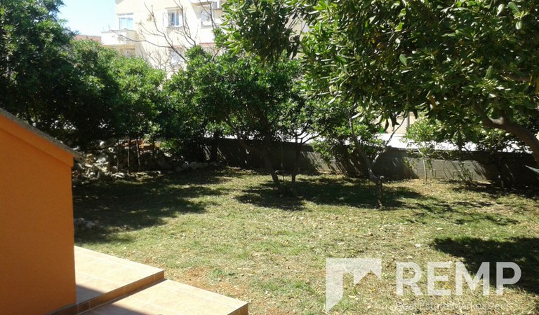 Pag szigeten eladó egy 4 apartmanból álló, tégla építésű ház. – 2. ingatlanfotó