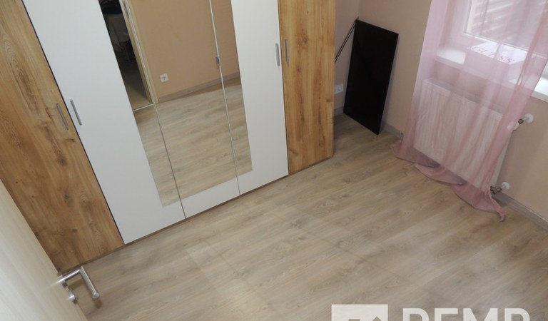 Pécsett a Diósi úton, újszerű, kertkapcsolatos, nappali+2hálószobás lakás, zártudvari beállóval eladó! – 3. ingatlanfotó
