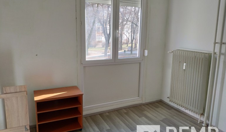 Pécsett, Uránváros frekventált részén, földszinti lakás eladó! – 2. ingatlanfotó