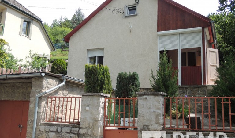 Pécsett, Ürögi városrészen, egy takaros kis családi ház eladó! – 2. ingatlanfotó