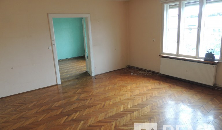 Pécsett,  a Belváros határán,  volt egyetemi professzorok társasházában,5 szobás panorámás lakás eladó! – 3. property photo