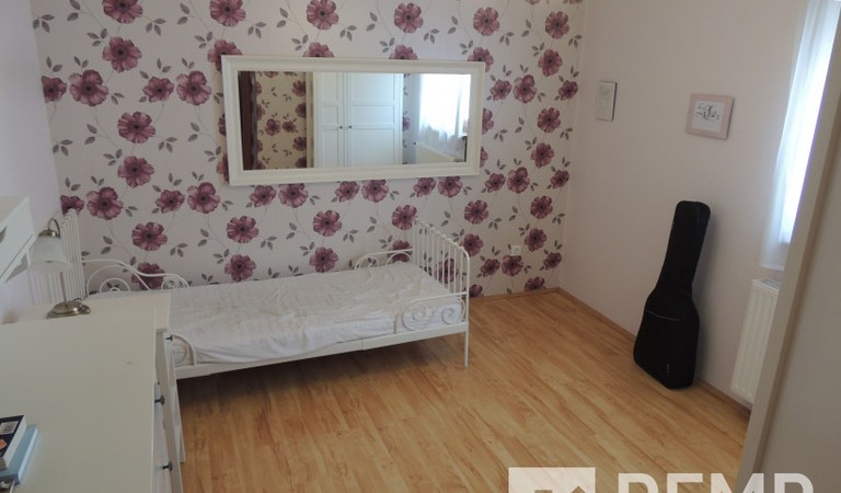 Pécsett az orvosi közelében csendes utcába igényes lakás eladó! – 3. property photo