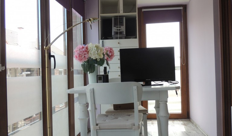 Pécsett az orvosi közelében csendes utcába igényes lakás eladó! – 1. property photo