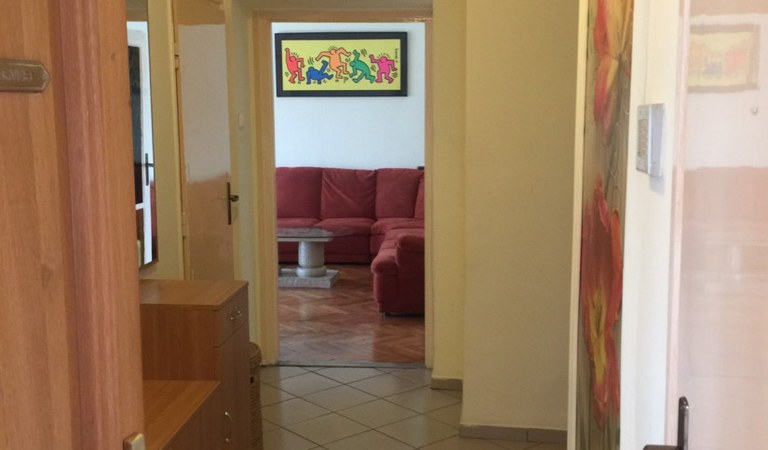 Pécsett a Magaslati úton kiadó egy jó állapotú , 2,5 szobás nagy erkélyes első emeleti lakás! – 2. ingatlanfotó