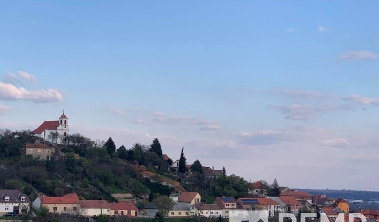 Tettye közelében frissen felújított kertes nagy teraszos ház eladó! – 1. ingatlanfotó