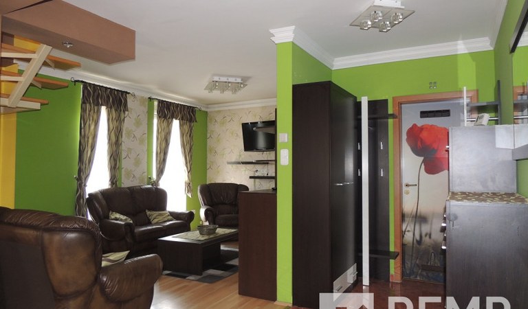 Pécsett a Belváros szélén, újszerű, hőszigetelt, nappali+2 hálószobás, belső 2szintes, erkélyes lakás, teljes berendezéssel együtt eladó! – 1. ingatlanfotó