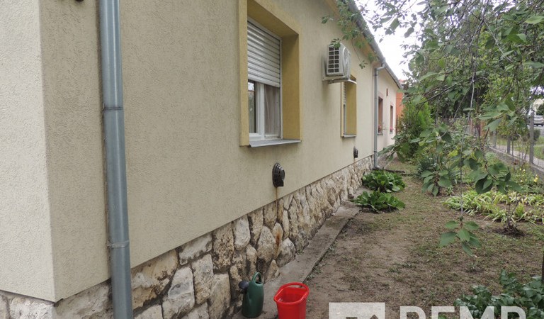 Pécsett a Keleti városrészben felújított ikerházrész eladó! – 1. ingatlanfotó