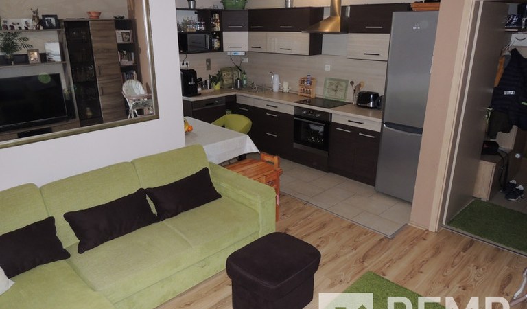 Pécs Rigóderi városrészén újszerű, kertkapcsolatos, 3 hálószobás családi otthon, zárt parkolóval eladó! – 1. ingatlanfotó