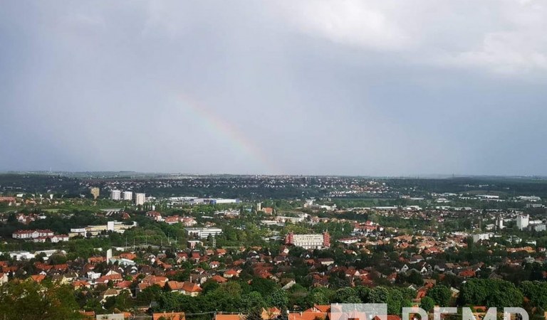 Pécsett a Bagolyvár szomszédságában, festői, örök panorámás családi ház eladó – 1. ingatlanfotó