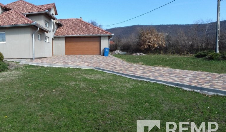 Eladó új építésű családi ház Kővágószőlős patináns részén – 3. ingatlanfotó