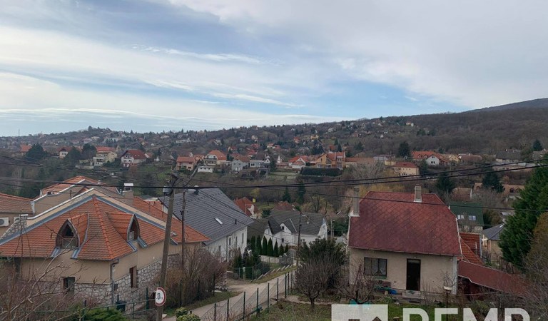 Pécsen a Mecsekoldalban kiadásra kínálunk egy gyönyörű panorámás tetőtéri lakást. – 2. ingatlanfotó