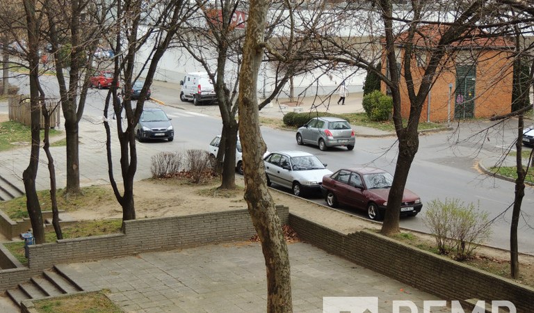 Pécs-Kertváros központi részén, második emeleti,, erkélyes panellakás eladó! – 1. ingatlanfotó