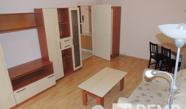 Pécs központjában az Árkád mellett 1,5 szobás, erkélyes, jó állapotú lakás, teljes berendezéssel együtt eladó! – 3. ingatlanfotó