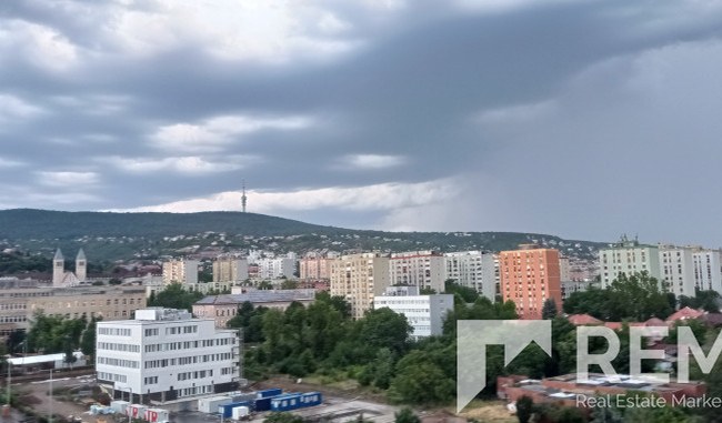 Pécsett Egyetemváros szívében eladó egy felújított 47 nm-es lakás! – 1. ingatlanfotó