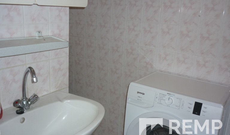 Pécsett az Egyetemváros szívében a Garay utcában kiadó 1,emeleti, erkélyes lakás! – 3. ingatlanfotó