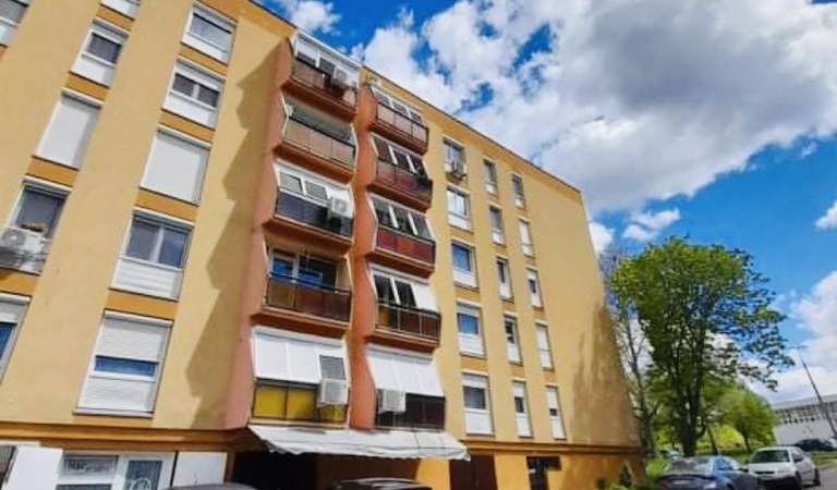 Pécsett a Németh László utcában eladó egy 52nm-es erkélyes  lakás – 1. ingatlanfotó