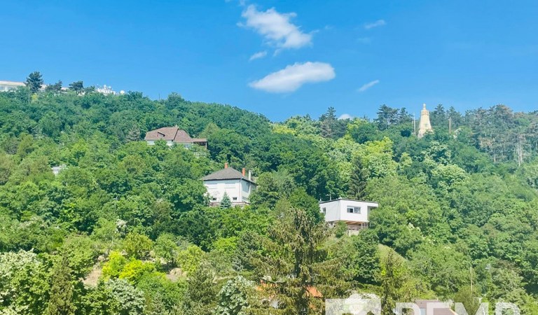 Pécsett a Mecsek oldalon kiadó egy erkélyes, 1.emeleti, panorámás szuper kis lakás, alacsony rezsivel! – 2. ingatlanfotó