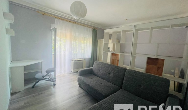 Pécsett a Mecsek oldalon kiadó egy erkélyes, 1.emeleti, panorámás szuper kis lakás, alacsony rezsivel! – 1. ingatlanfotó