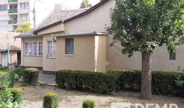 Mohácson családi ház kiváló fekvésű saroktelken – 1. ingatlanfotó