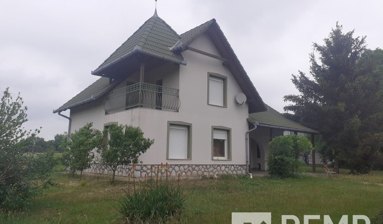Székelyszabarban takaros ház komoly gazdasági épülettel – 1. property photo