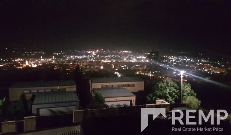 Gyönyörű panorámás mecsekoldali villa – 3. ingatlanfotó
