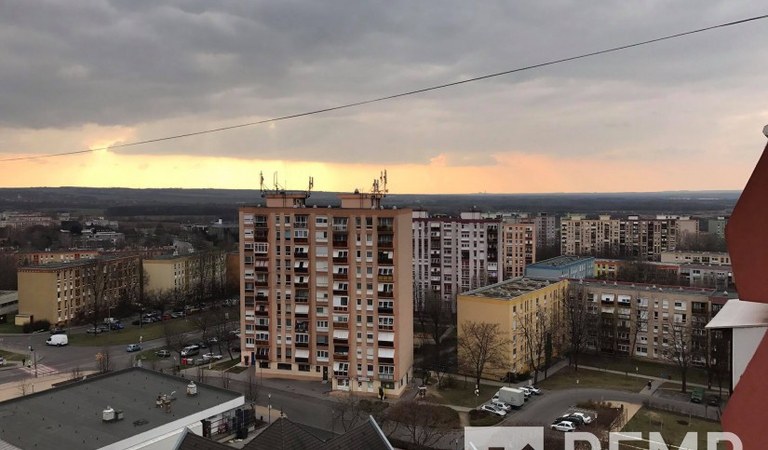 Eladó erkélyes, felújított kertvárosi lakás – 1. ingatlanfotó