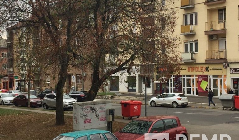 Pécsen a Garay utcában földszinten eladó egy rendkivül alacsony rezsivel rendelkező kis lakás, gépkocsibeállóval. – 1. ingatlanfotó
