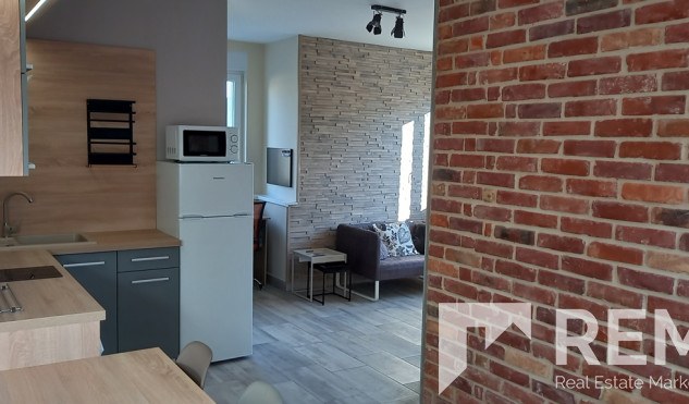 Kiadó Pécsem az Orvosi Egyetem közvetlen közelében első emeleti, erkélyes, újszerű lakás – 1. property photo