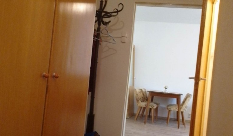 Uránváros központi, de csendes részén panel lakás eladó – 3. ingatlanfotó