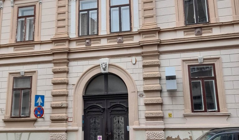Pécs, történelmi Belvárosánal szívében eladó 50 nm-es lakás, gépkocsibeállóval! – 1. ingatlanfotó