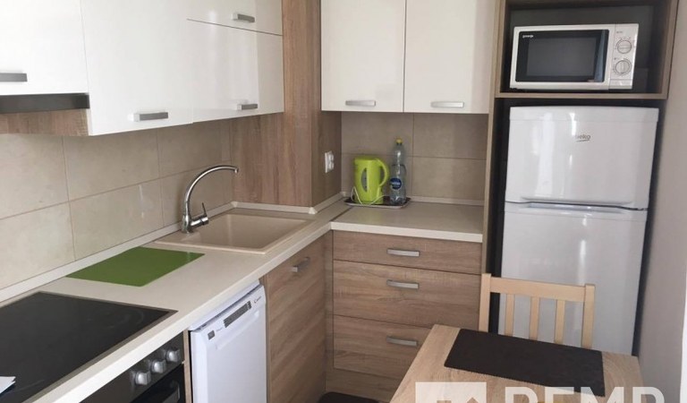 Kiadó teljesen felújított lakás a belváros és egyetemváros között – 1. property photo