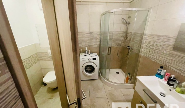 Pécs történelmi Belvárosában újépítésű földszinti lakás kiadó! – 2. ingatlanfotó