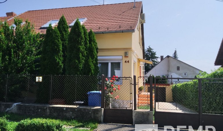 Eladó Pécs Lajos utcában ,150nm-es családi ház – 1. property photo