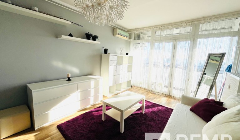Belvárosi panel bútorokkal – 1. property photo