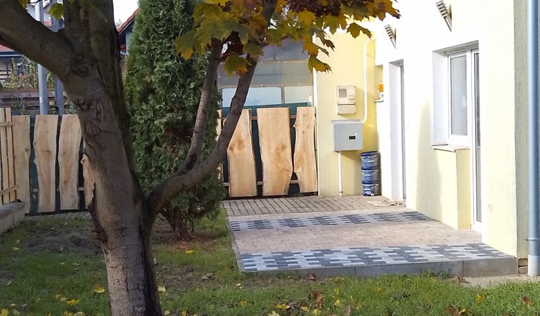 Kiadó Újhegyen egy kertkapcsolatos, belső kétszintes lakás – 1. ingatlanfotó