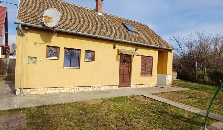 KIadó  Pécs Szabolcs Szüret u. ház kerttel – 1. property photo