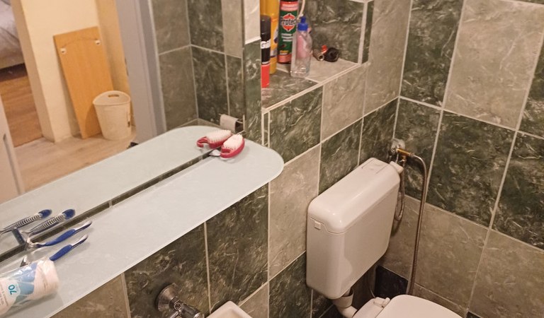 Eladó Pécs belvárosában Perczel u.  felújítandó 47 nm-es  szuterén lakás. – 3. property photo