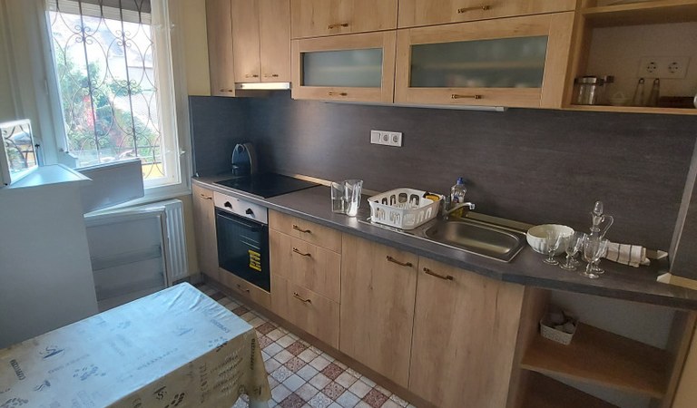 Kiadó  Pécs Goldmark  Károly utcában 2 szobás tégla lakás – 1. property photo