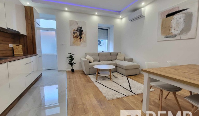 Történelmi Belvárosban kiadó 3 szobás luxus apartman, terasszal! – 1. ingatlanfotó