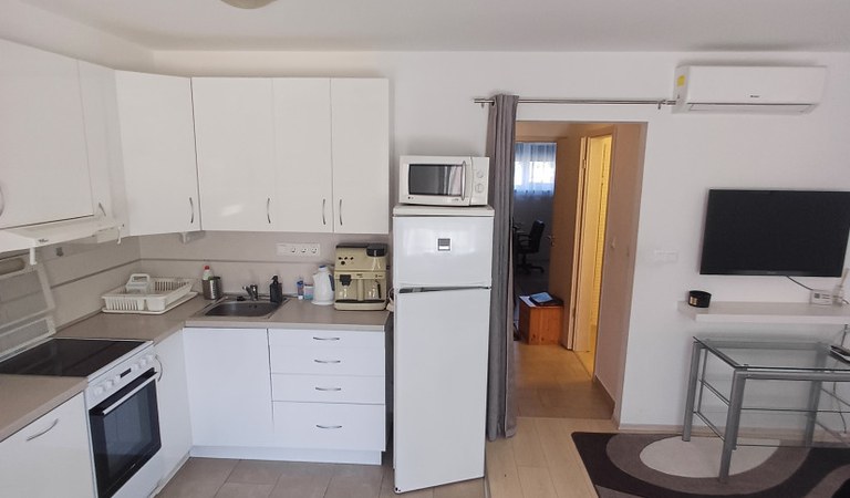 Egyetemvárosban, moden, földszinti, 2 hálós ,teraszos lakás kiadó! – 1. property photo