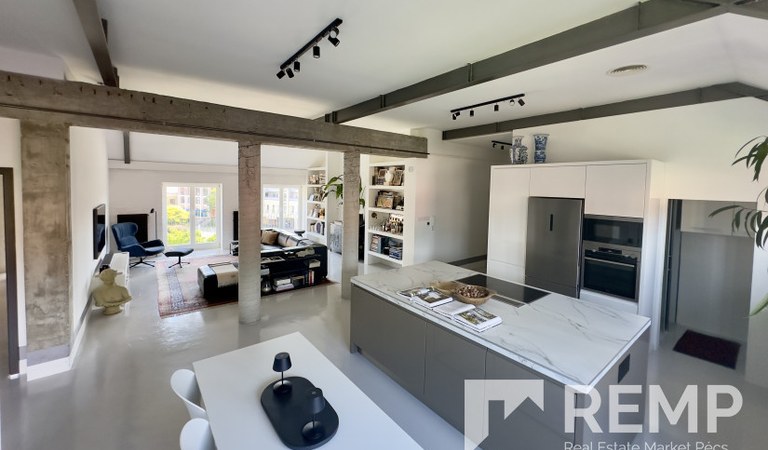 Eladó Pécs Király utca végén luxus  loft lakás – 1. ingatlanfotó
