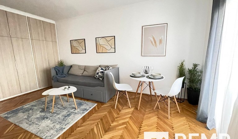 Pécsett a Mecsek oldal legszebb részén kiadó egy gyönyörű panorámával rendelkező 1,5 szobás, kis lakás, erkéllyel. – 1. ingatlanfotó