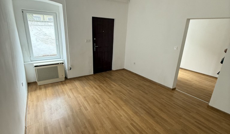 Pécs belvárosában panel áron téglalakás eladó! – 1. ingatlanfotó