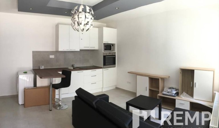 Újszerű Téglalakás a történelmi Belvárosban – 1. property photo