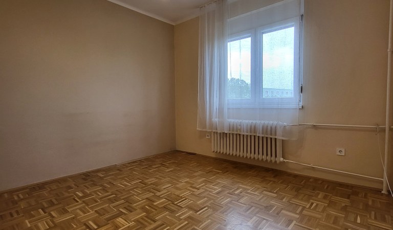 Egyetemvárosban 1.emeleti téglalakás – 1. ingatlanfotó