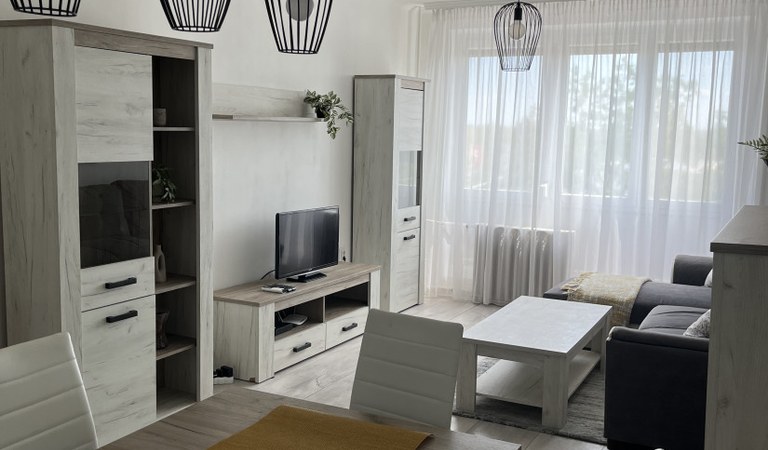 Beautifully renovated one and a half room panel apartment for rent in Pécs-Kertváros – 1. property photo