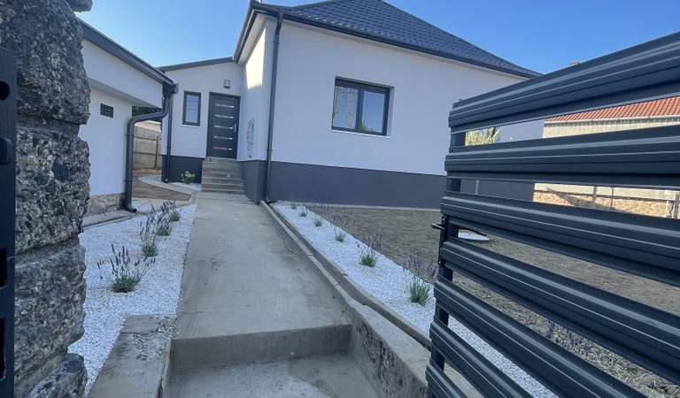 Eladó kiváló elhelyezkedésű, felújított családi ház Pécsen! – 1. ingatlanfotó