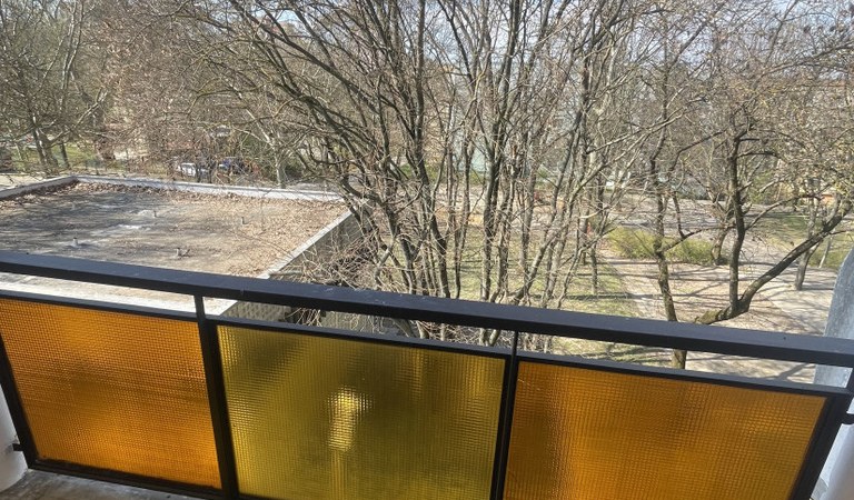 Pécs kertvárosában, csendes, zöldövezeti környezetben kiadó egy 52 m²-es, második emeleti lakás, egy négyemeletes panelházban. – 3. ingatlanfotó