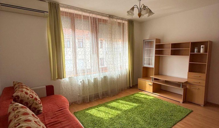 Pécs történelmi belvárosának szívében 2 szobás 1. emeleti lakás kiadó! – 2. ingatlanfotó