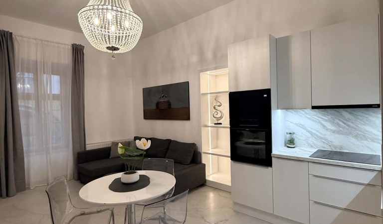 For rent in the historic city centre of Pécs, a fully renovated, furnished and fully equipped 64 m² apartment with a parking space in an underground garage. – 1. property photo